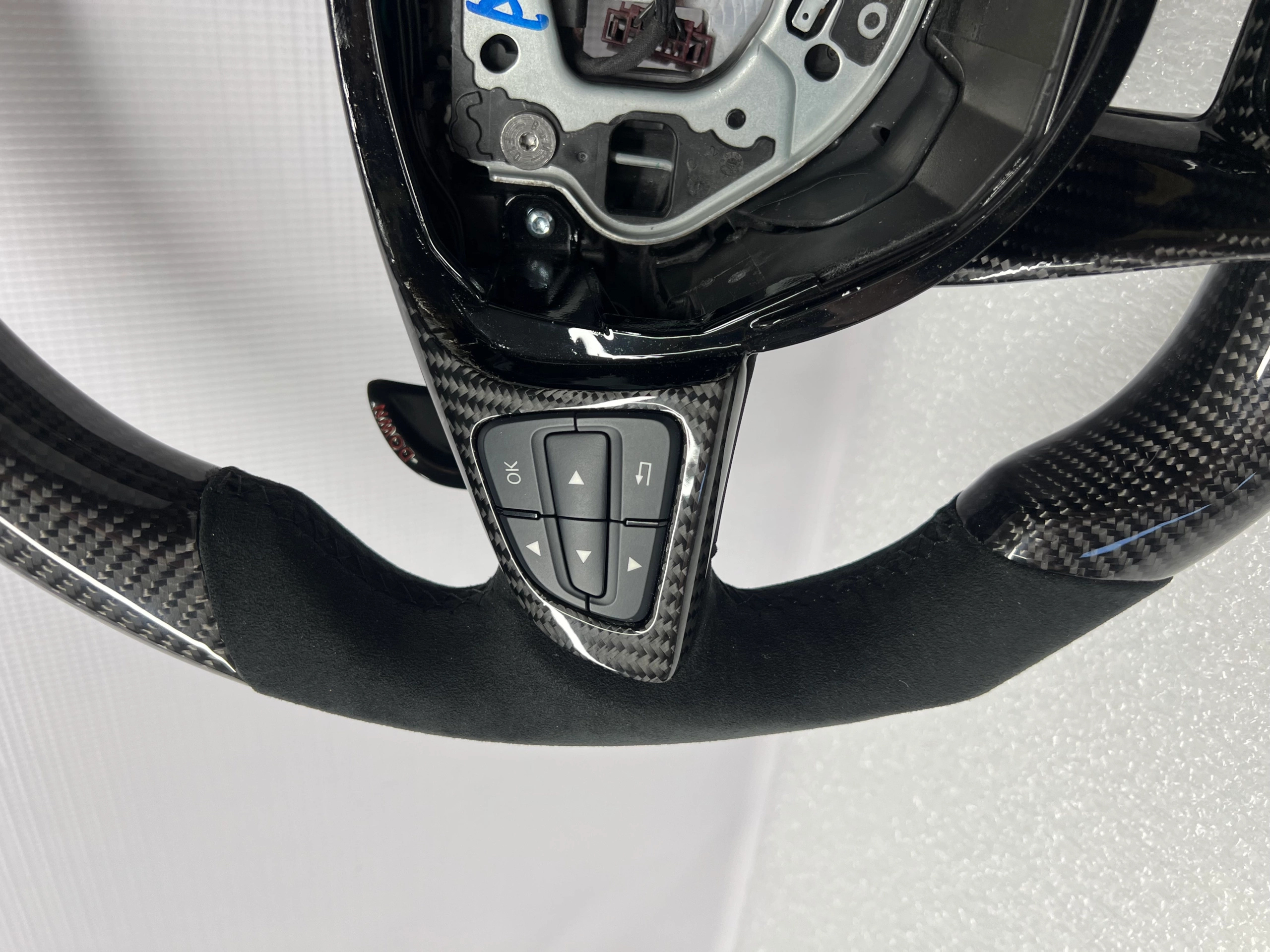 Volant Carbone Mercedes Classe C W205 – Image 4